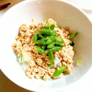 鶏そぼろ丼（豆腐入り）